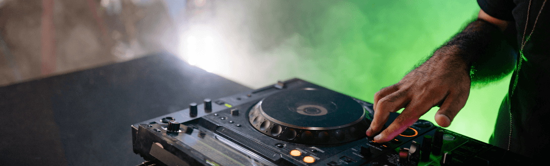 CNAE 9001-9/06 – Atividades de sonorização e de iluminação: Simples Nacional, MEI e abertura de empresa