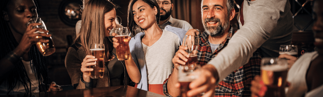 CNAE 5611-2/04 – Bares e outros estabelecimentos especializados em servir bebidas, sem entretenimento: Simples Nacional, MEI e abertura de empresa