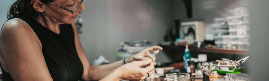 CNAE 9529-1/06 – Reparação de jóias: Simples Nacional, MEI e abertura de empresa