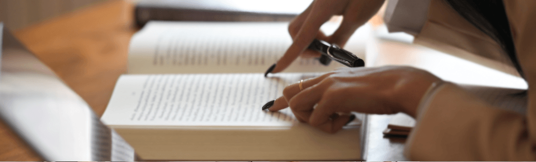 CNAE 5811-5/00 – Editor(a) de livros independente: pode ser MEI? quanto paga e quando desenquadrar do MEI