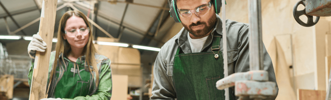 CNAE 4744-0/02 – Comércio varejista de madeira e artefatos: Simples Nacional, Fator R e abertura de empresa