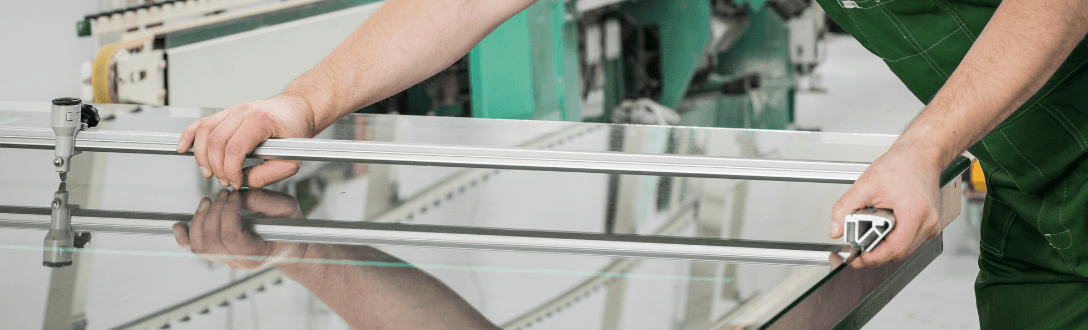 CNAE 4743-1/00 – Comércio varejista de vidros: Simples Nacional, Fator R e abertura de empresa