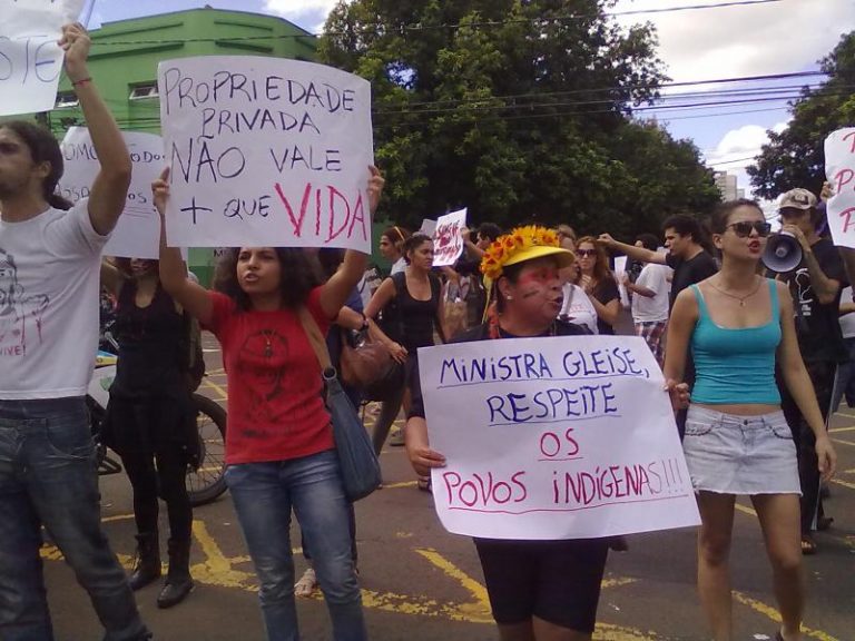Movimento popular sai às ruas de Campo Grande em apoio à nação indígena