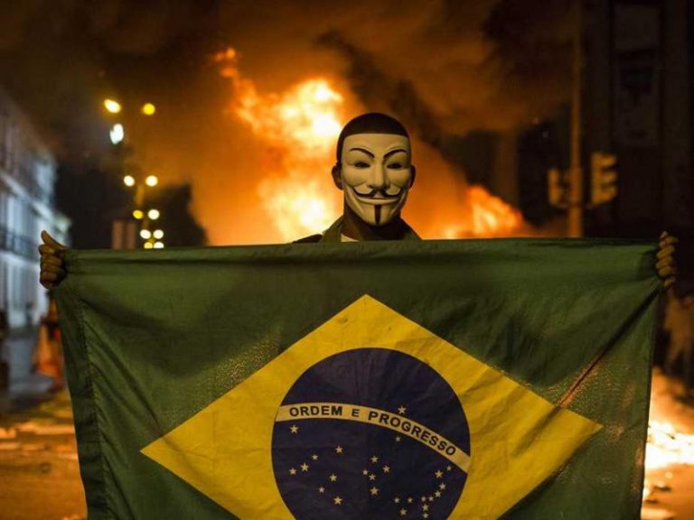 Governo estuda punir mascarados em protestos com até dez anos de prisão