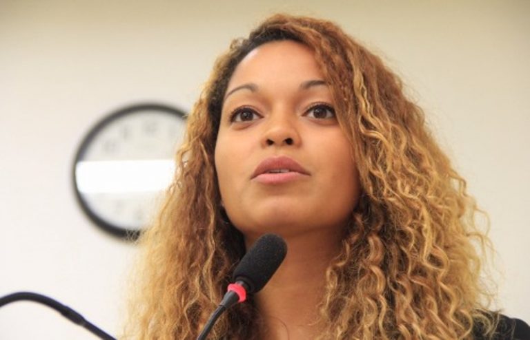 Vereadora se recusa ler a Bíblia e gera polêmica na Câmara de Araraquara