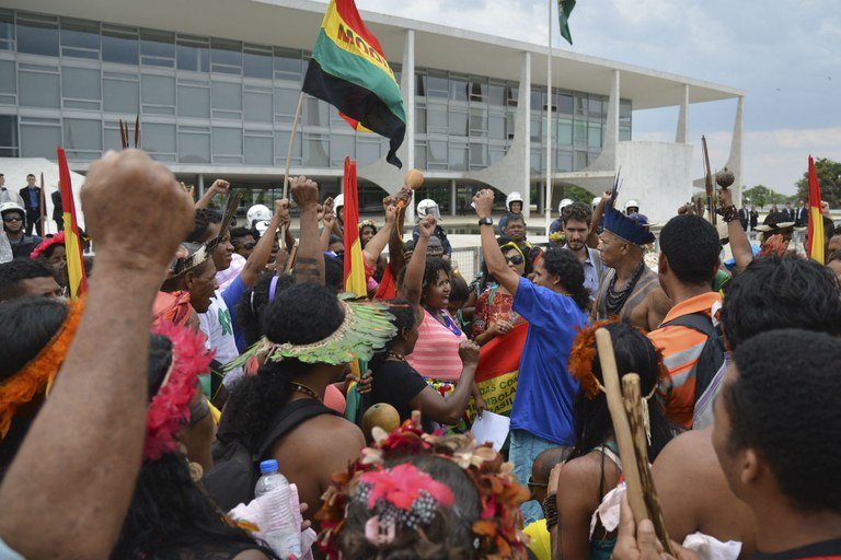 Disputa por terra coloca quilombolas e indígenas na mira