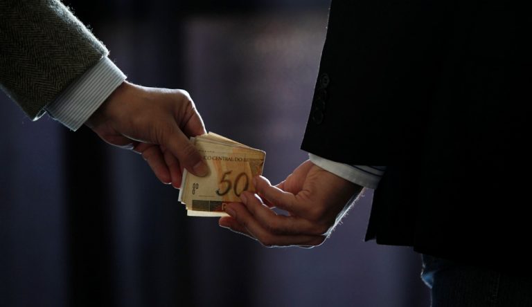 O poder dos corruptores [Roberto Malvezzi (Gogó)]