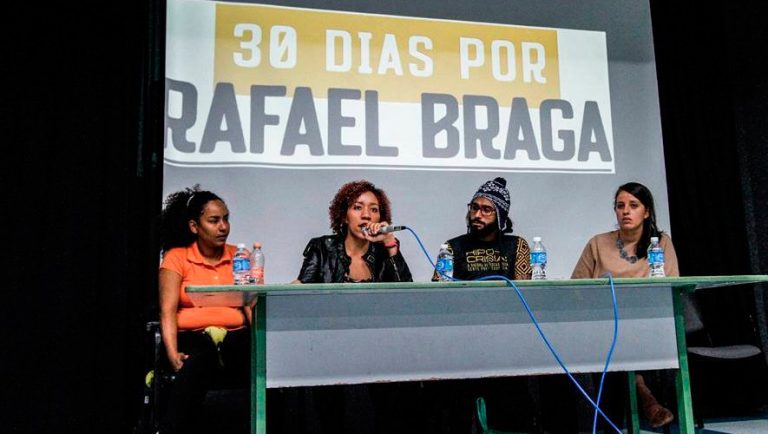 Organizadores da campanha em evento. Foto: Reprodução da página do Facebook
