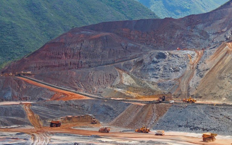 Mineração: contaminação e violações de direitos financiados com dinheiro público