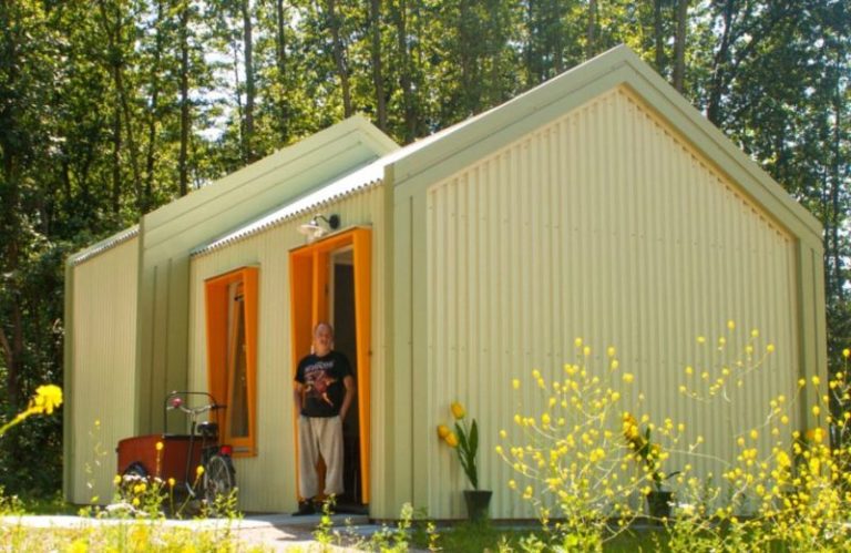 Holanda cria vila minimalista, colorida e repleta de verde para moradores em situação de rua