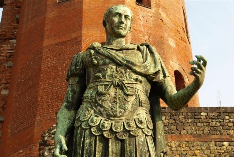 O que é de César a César... O que é mesmo de César? [Edmilson Schinelo]