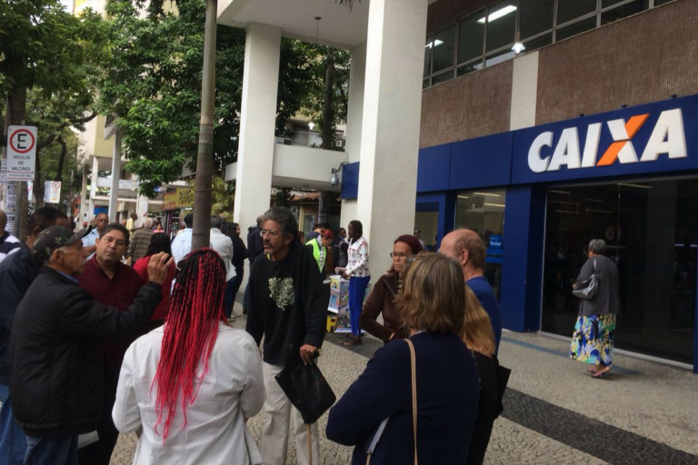 ‘Minha Casa, Minha Vida’: entidades promovem ato simbólico de apoio aos moradores em Volta Redonda