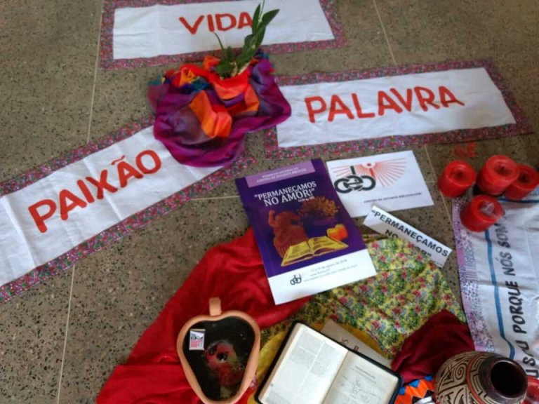 A Sinodalidade é o que fará acontecer a Igreja em Saída, mas o laicato precisa mudar de atitude .