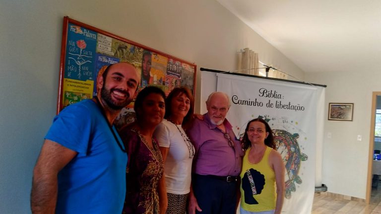 A Palavra de Deus vai chegando vai...