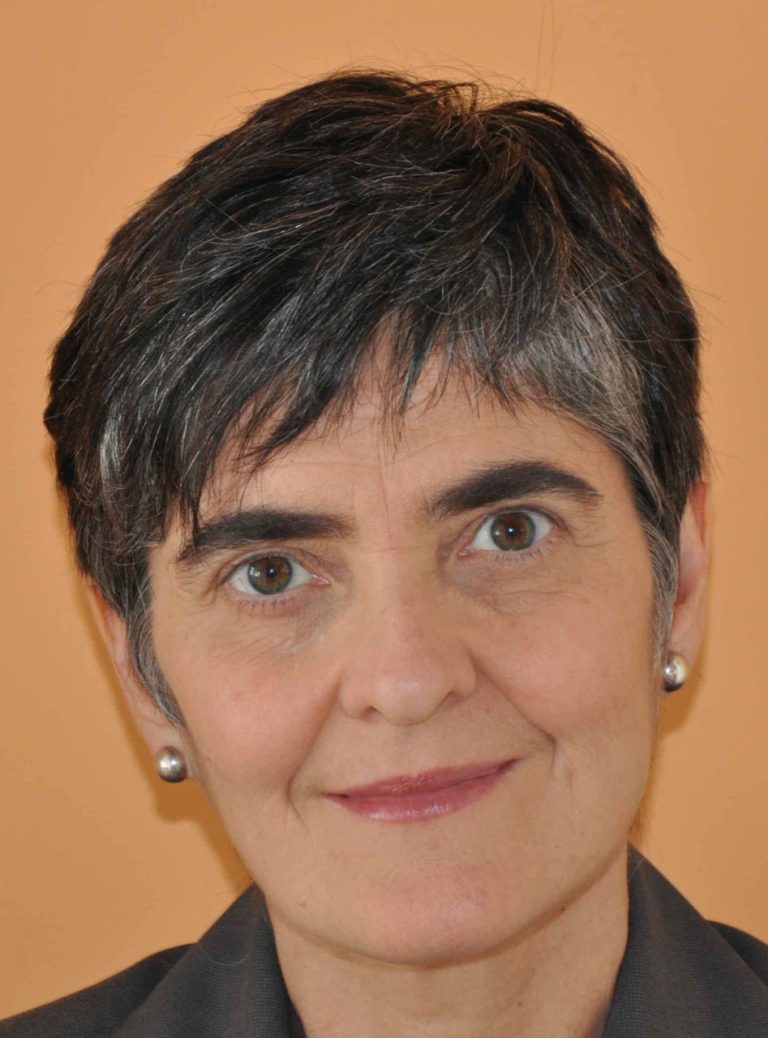 A construção narrativa misógina nos espaços da fé.