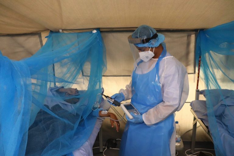 Ninguém está seguro até que todas/os estejam seguras/os – por que precisamos de uma resposta global à COVID-19