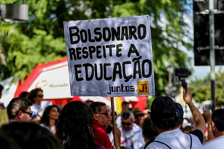 Entenda por que servidores vão fazer greve contra a reforma administrativa na quarta