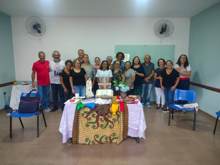 A Vida na Bíblia e a Bíblia na Vida: entre a Acolhida Afetuosa de Marlene e as Pérolas de Cristina, uma Lição de Amizade Social