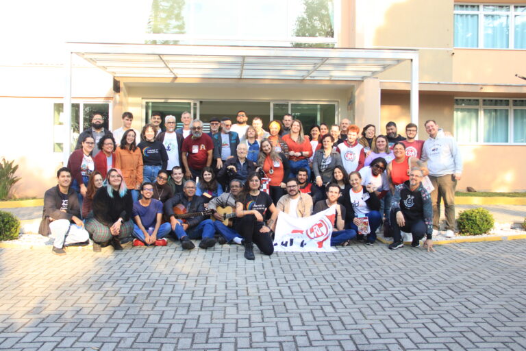 Juventudes e Adultocentrismo (e um exercício de hermenêutica juvenil) - CEBI Sul