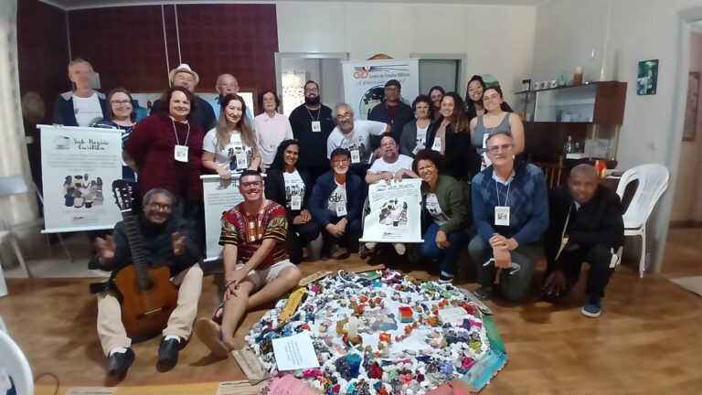 A BÍBLIA A SERVIÇO DA VIDA E DA COMUNIDADE - “VENHA E SENTA-SE AQUI COMIGO!”