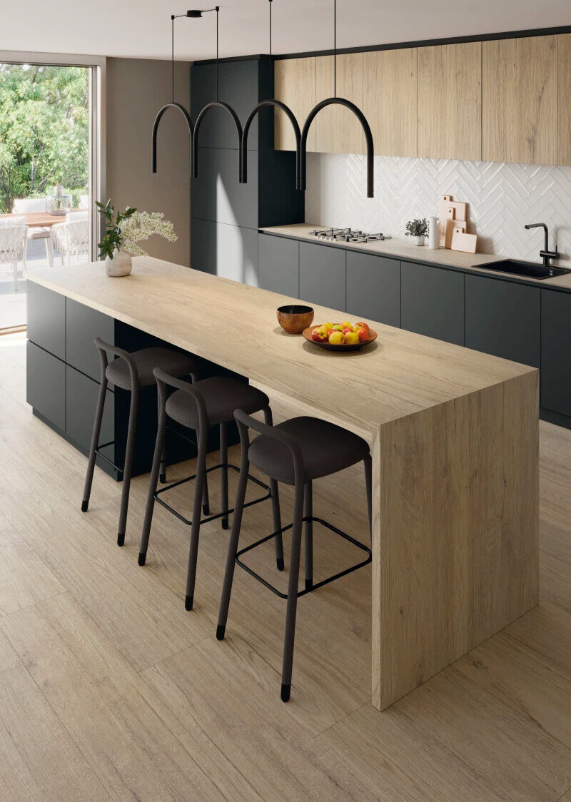 Amb-coverlam-top-jungla-cipres-vertical-web-medium-chc-cl