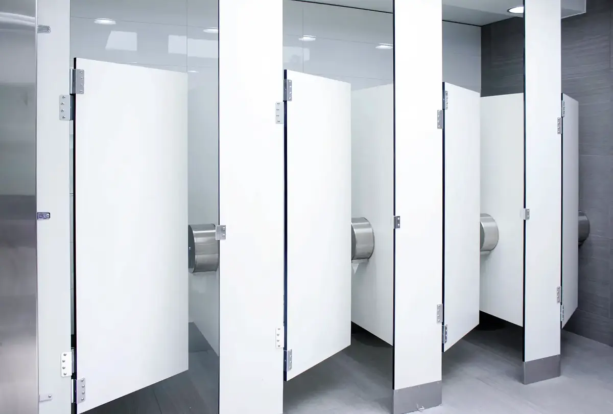 Divisiones de Baño Fenólicas Piso a Cielo