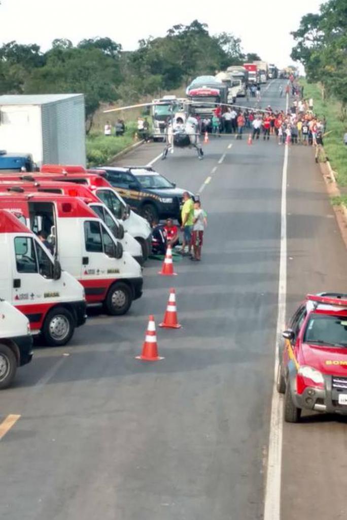 Acidente gravíssimo com 13 mortes e onze feridos graves