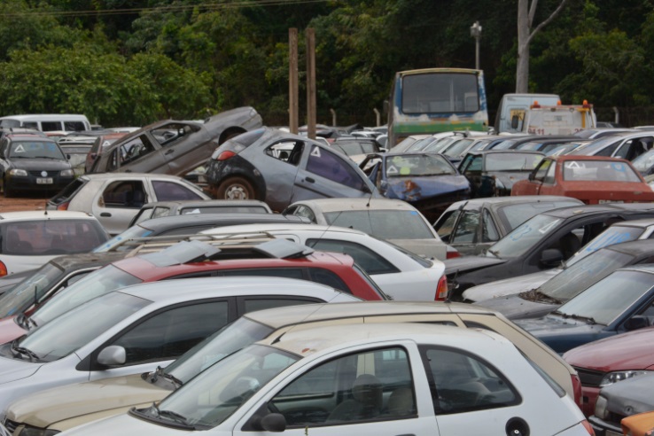 36 carros e motos que estão no pátio do DETRAN de Costa Rica serão leiloados em dez dias