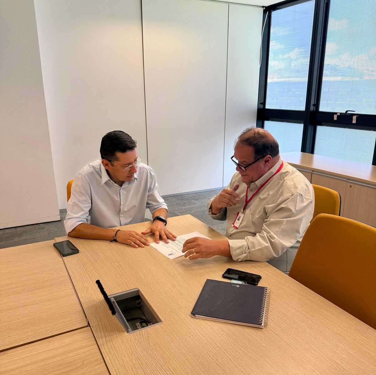 Prefeito Ricardo Garcia discute conclusão da rodovia Itapagipe/Campina Verde e busca recursos para a educação em Belo Horizonte