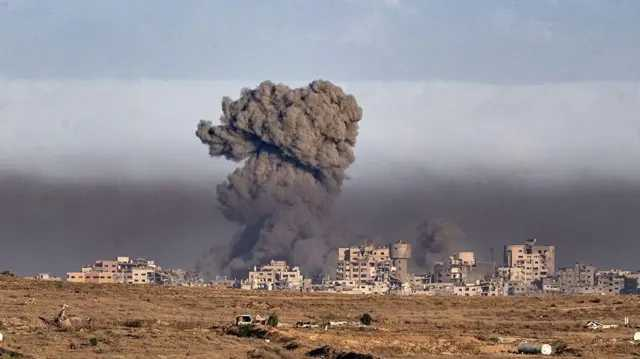 Israel e Hamas assinam acordo de cessar-fogo após dois anos de guerra em Gaza