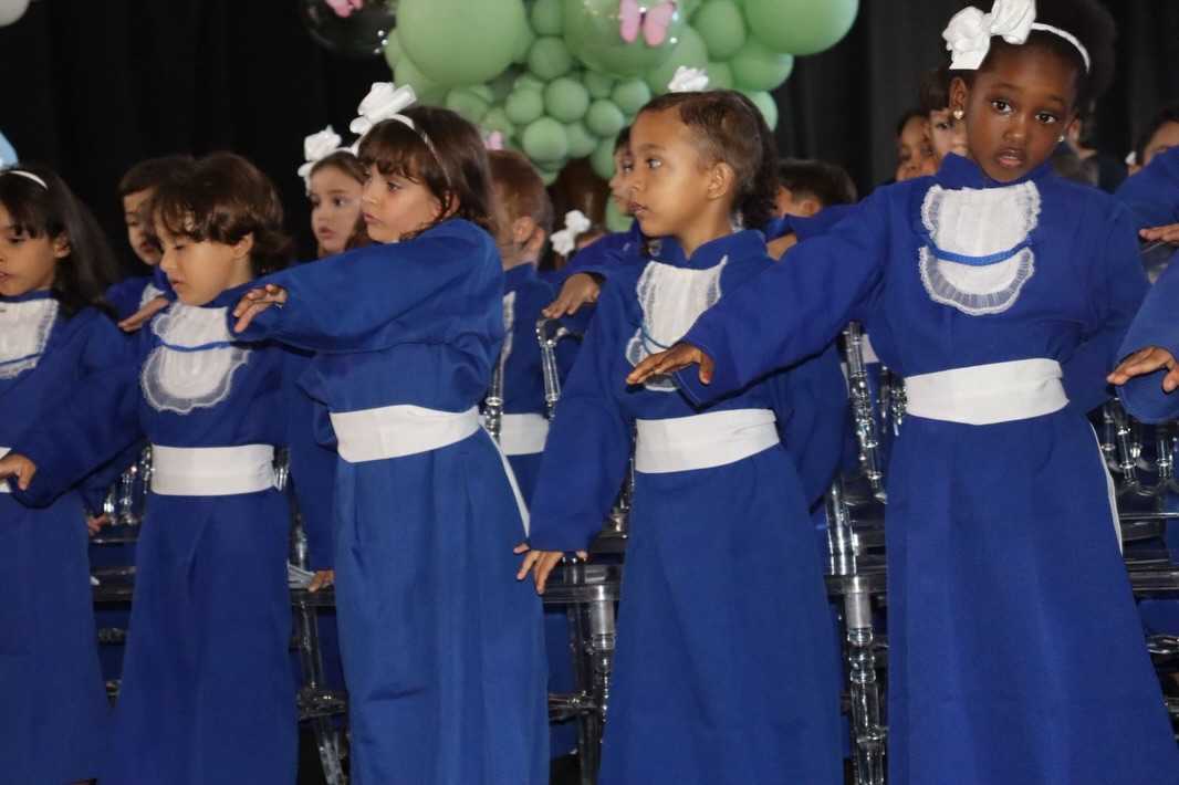No “Mundo Encantado” da formatura, a verdadeira magia é a educação pública