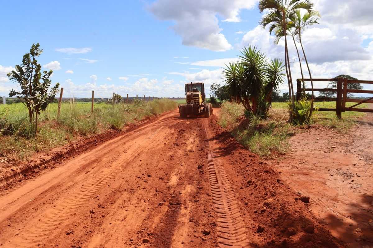 Prefeitura de Frutal realiza manutenção em estradas rurais das regiões do Água Amarela e do Bentinho