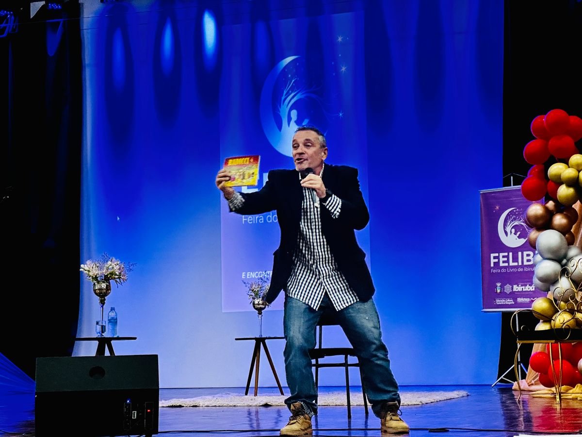 Cartunista Carlos Henrique Iotti arrancou  risos na Feira do Livro de Ibirubá