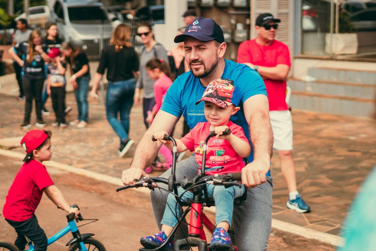 Um domingo pedalando para celebrar o Dia da Criança