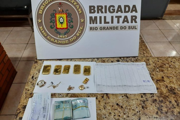 Barras de ouro sem procedência são apreendidas pela Polícia na ERS-223