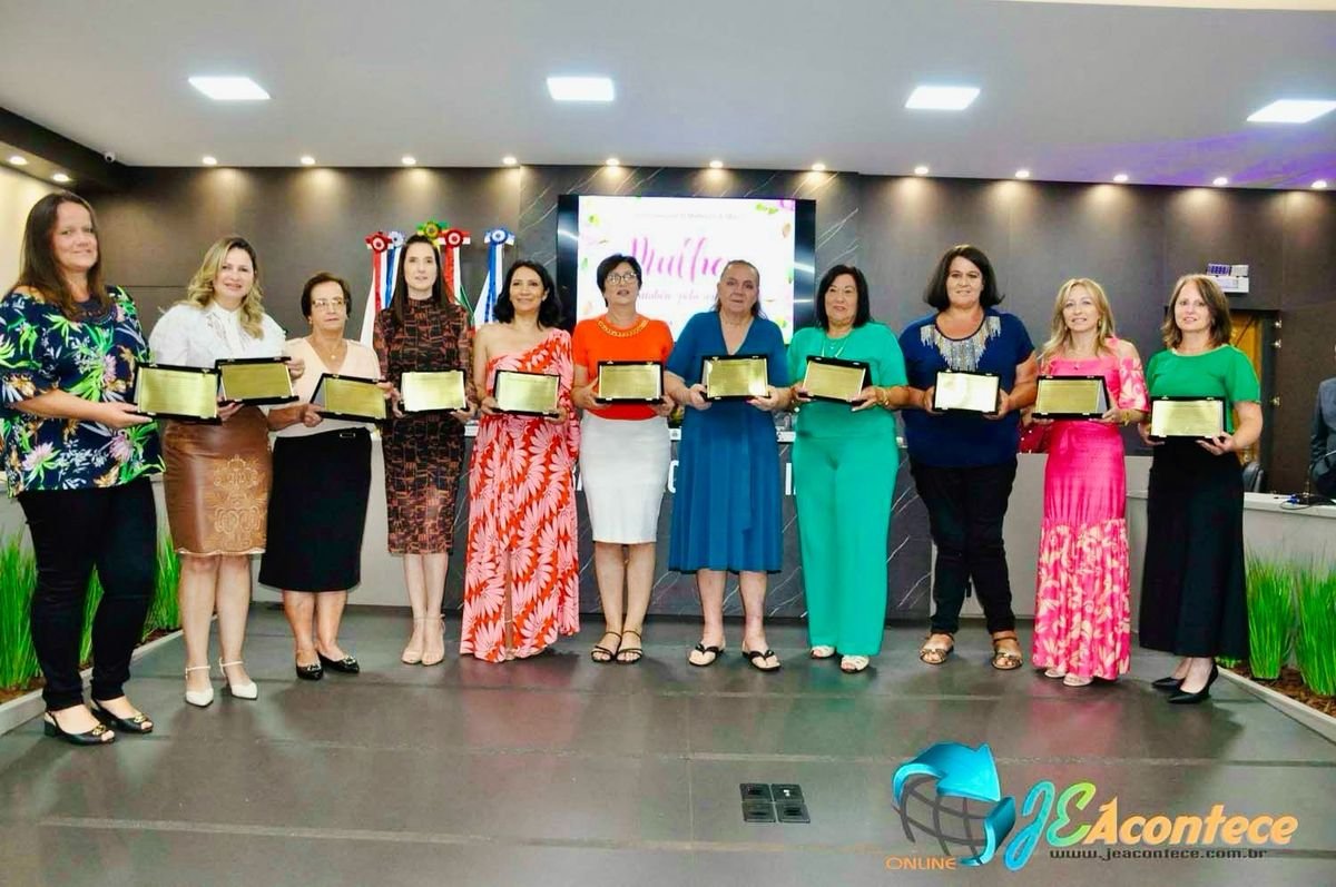 Câmara de Vereadores de Ibirubá homenageia onze mulheres