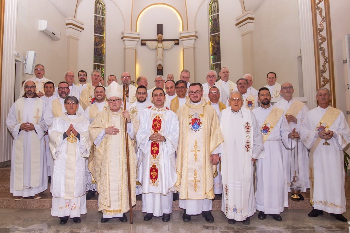 Tiago Zeni, o segundo padre da história de Ibirubá,  foi ordenado na Igreja Matriz Nossa Senhora de Lourdes