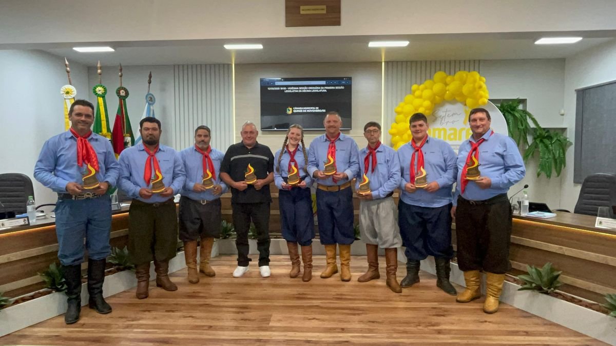 Câmara de Quinze de Novembro homenageia cavalarianos e tradicionalistas
