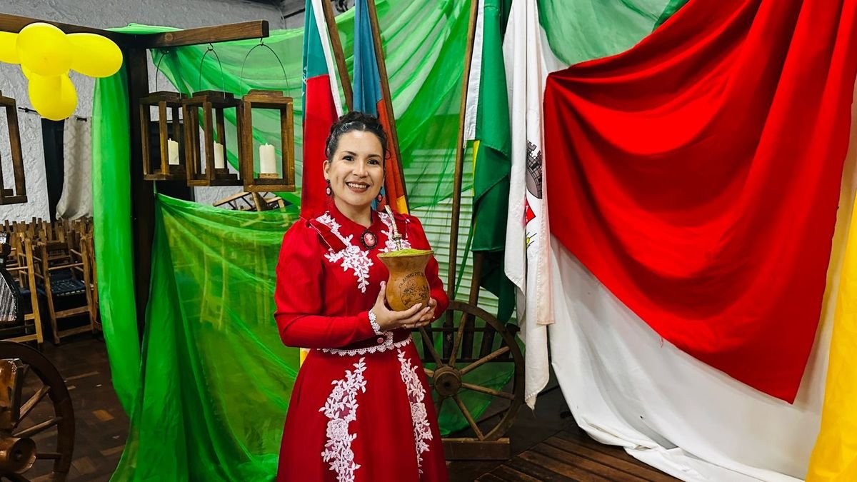 Patroa Vivian do CTG Rancho dos Tropeiros é reconduzida ao cargo para o 4º mandato