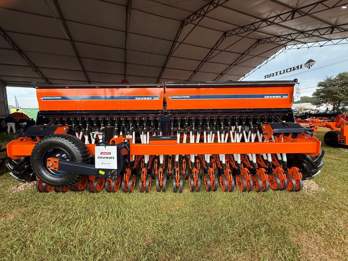 Indutar apresenta semeadora Divina para grãos finos na Agrishow 2026