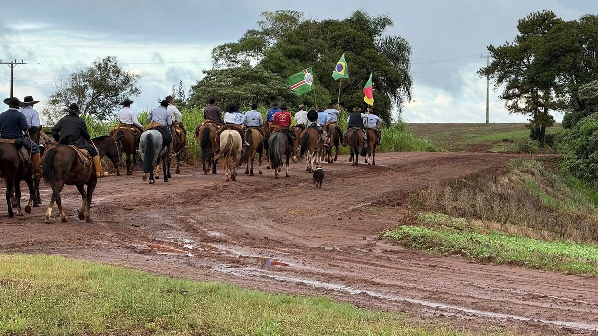 Primeira cavalgada do Galpão da Alegria reforçou tradição campeira na região do Alto Jacuí