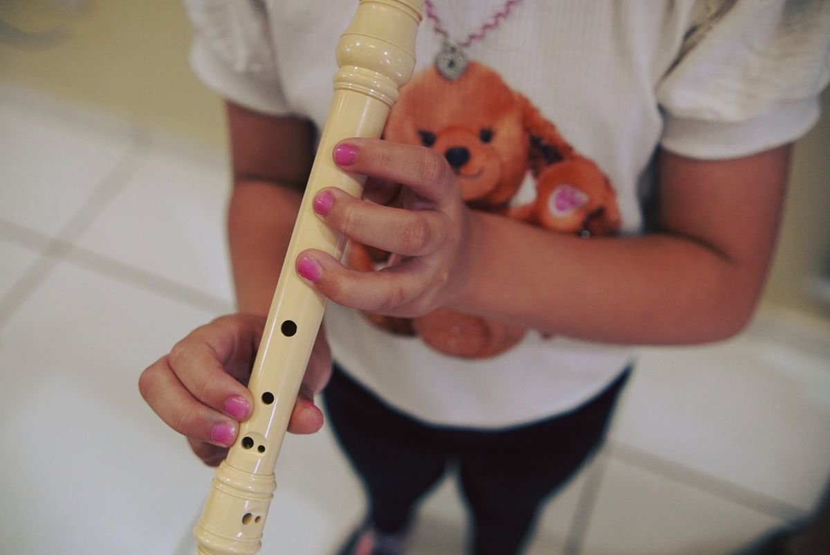 Projeto piloto de professores itinerantes leva musicalização às escolas municipais