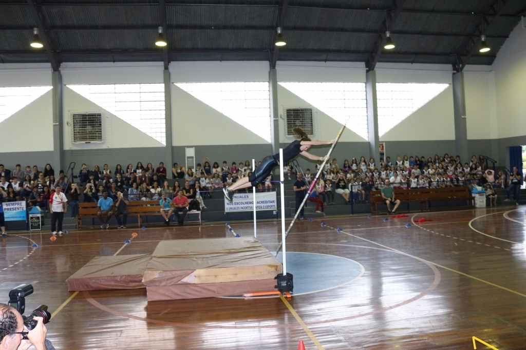 Fabiana Murer, campeã mundial no salto com vara, visita Jales pelo Roteiro Esportivo SESC