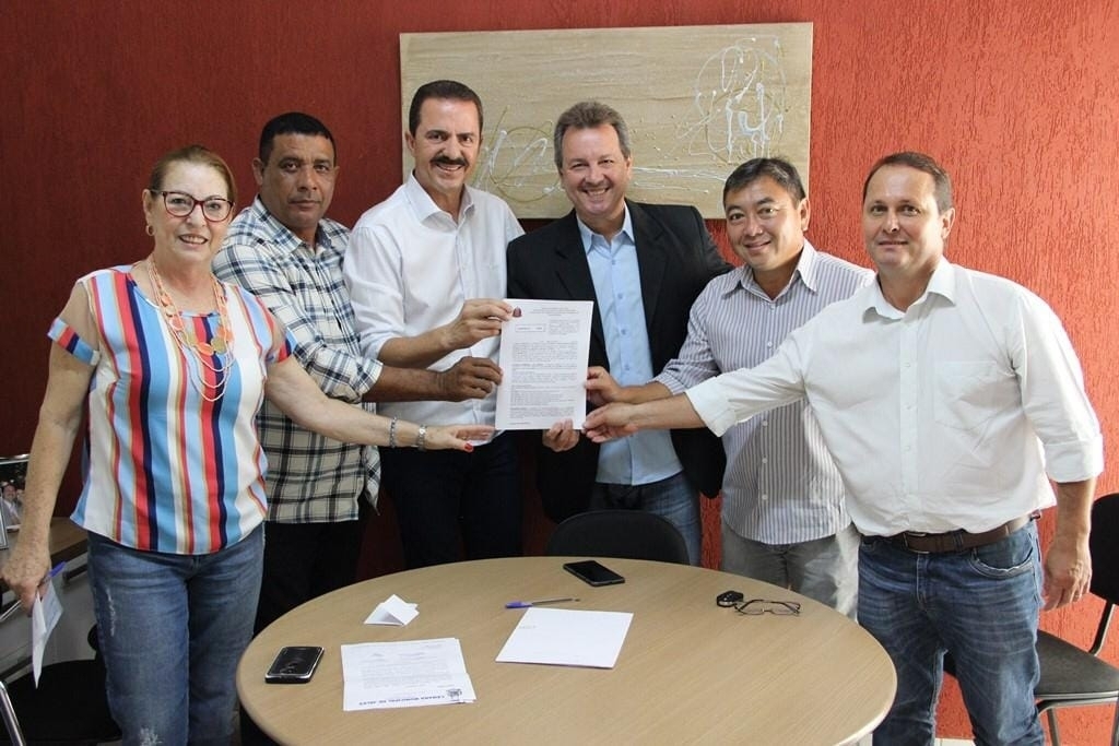 Prefeito De Jales visita escritório do deputado Itamar Borges e assina convênio para obras de recape