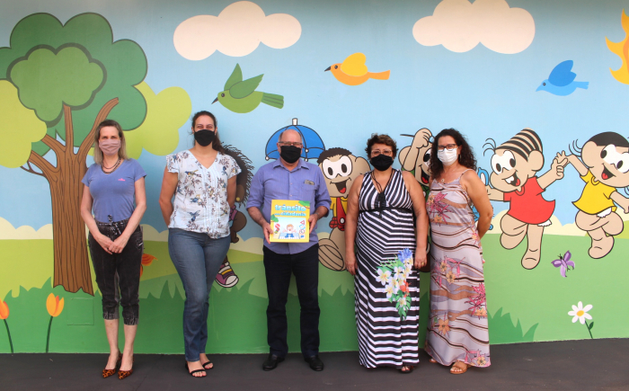 Marlene Mastelari e Andrea Carla Peruche Rubio, Coordenadoras do Ensino Fundamental, Altair Ramos Leon, diretor de Mobilidade Urbana, Adriana Campos, Secretária Municipal de Educação e Marisley Berceli Nascimento, Supervisora de Ensino fazem parte da orga