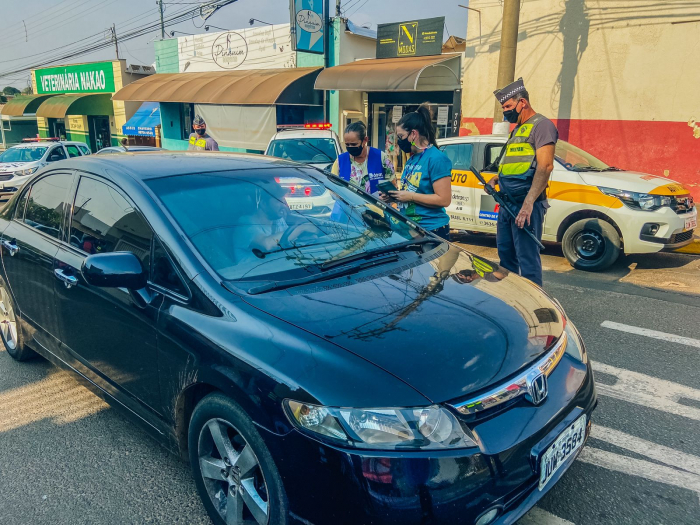 Pedágio Educativo, no cruzamento das vias, Avenida Brasil com Avenida Presidente Kennedy em Urânia