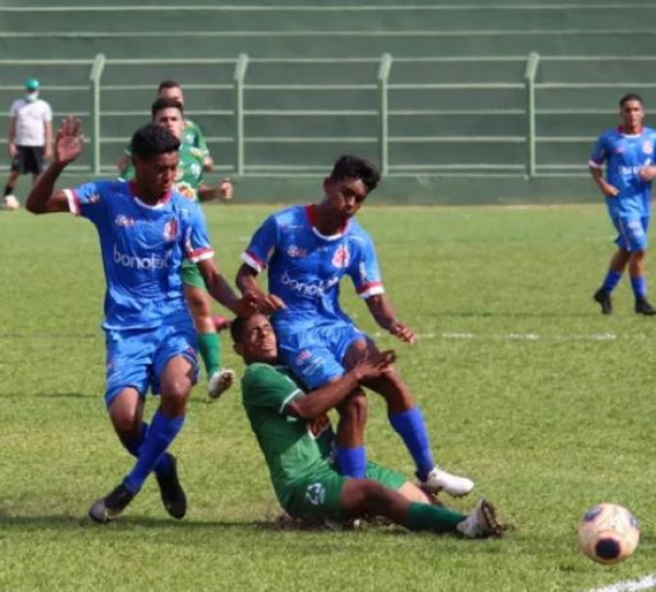 Colisão com dois adversários deixa jogador do Tanabi na UTI por três dias