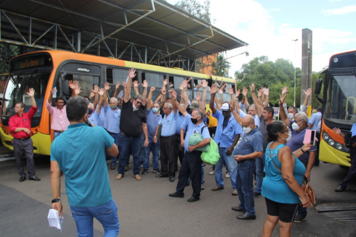José Roberto colocou em votação a proposta de greve que foi aceita pela maioria dos trabalhadores