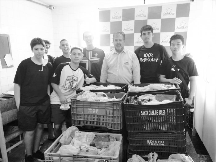 Grupo de DeMolay realiza arrecadação de alimentos em prol a Santa Casa de Jales