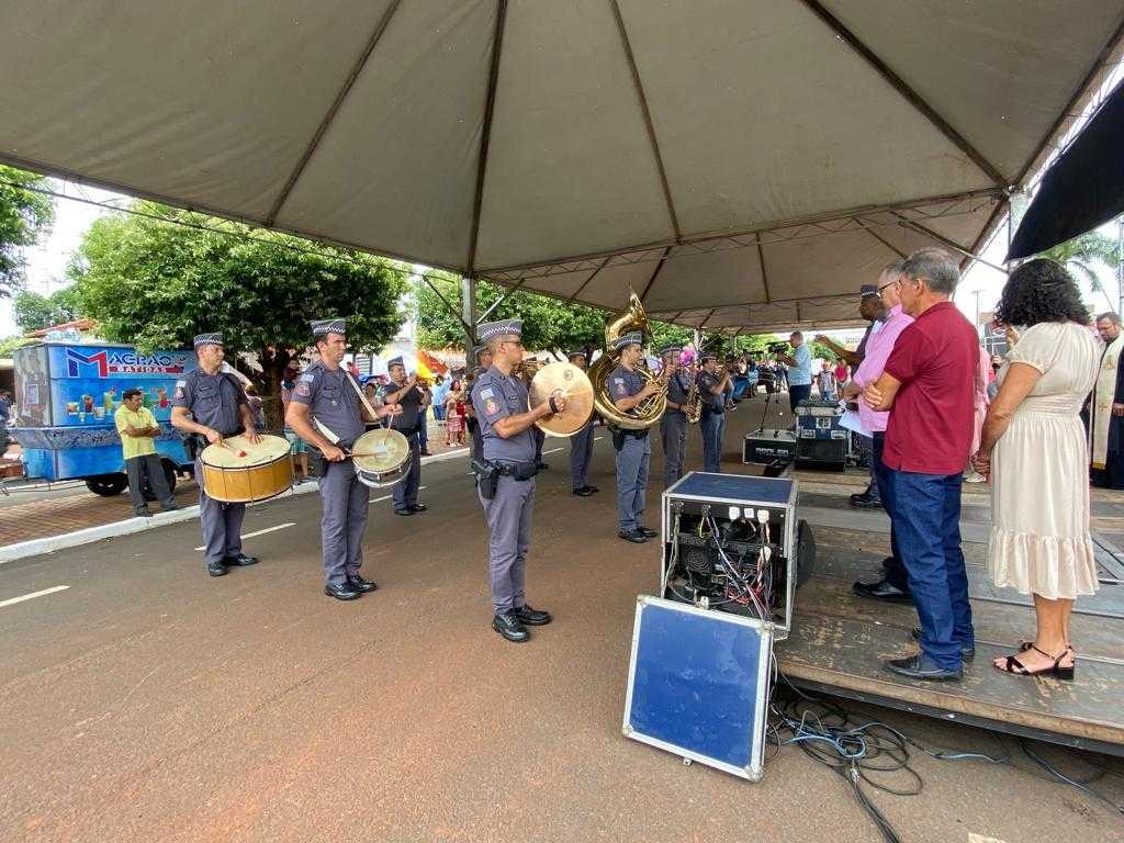 Dirce Reis comemora 63 anos com desfile cívico, chega de Reis, shows e grande público